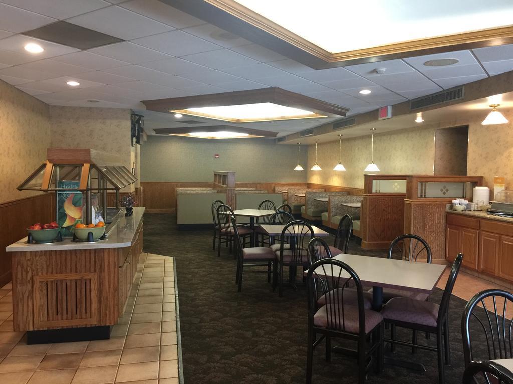 Quality Inn & Suites Danville Exterior foto